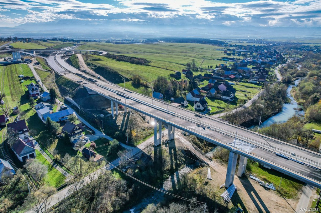 Budowa nowej zakopianki. Inwestycja widziana z lotu ptaka robi wrażenie!