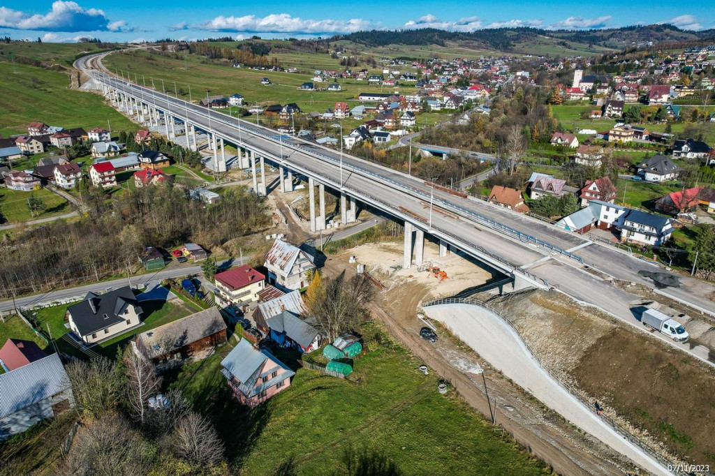 Budowa nowej zakopianki. Inwestycja widziana z lotu ptaka robi wrażenie!