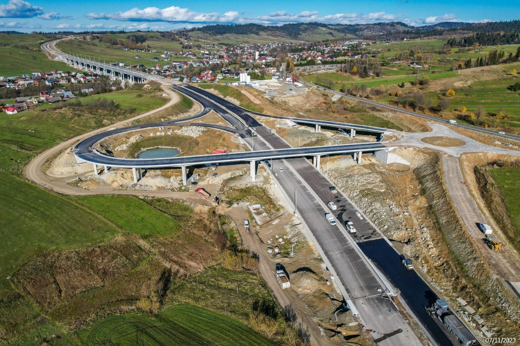 Budowa nowej zakopianki. Inwestycja widziana z lotu ptaka robi wrażenie!