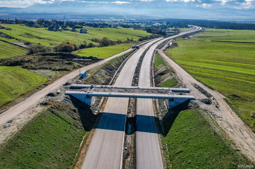 Budowa nowej zakopianki. Inwestycja widziana z lotu ptaka robi wrażenie!