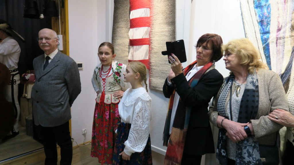 Rzeźba, obraz i tkanina w "Jutrzence"