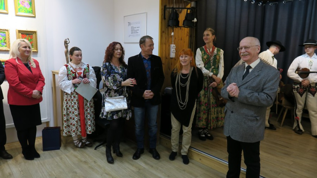 Rzeźba, obraz i tkanina w "Jutrzence"