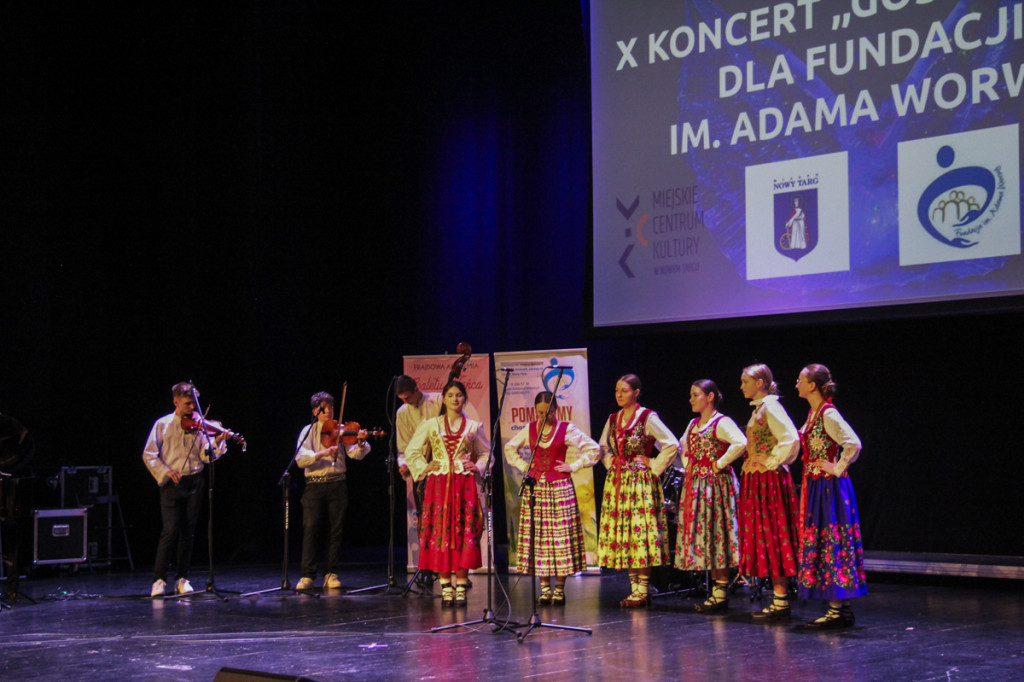 Pola Nadziei i koncert Liceum Goszczyńskiego w MCK-u