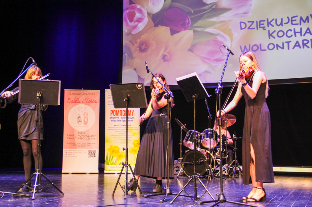 Pola Nadziei i koncert Liceum Goszczyńskiego w MCK-u