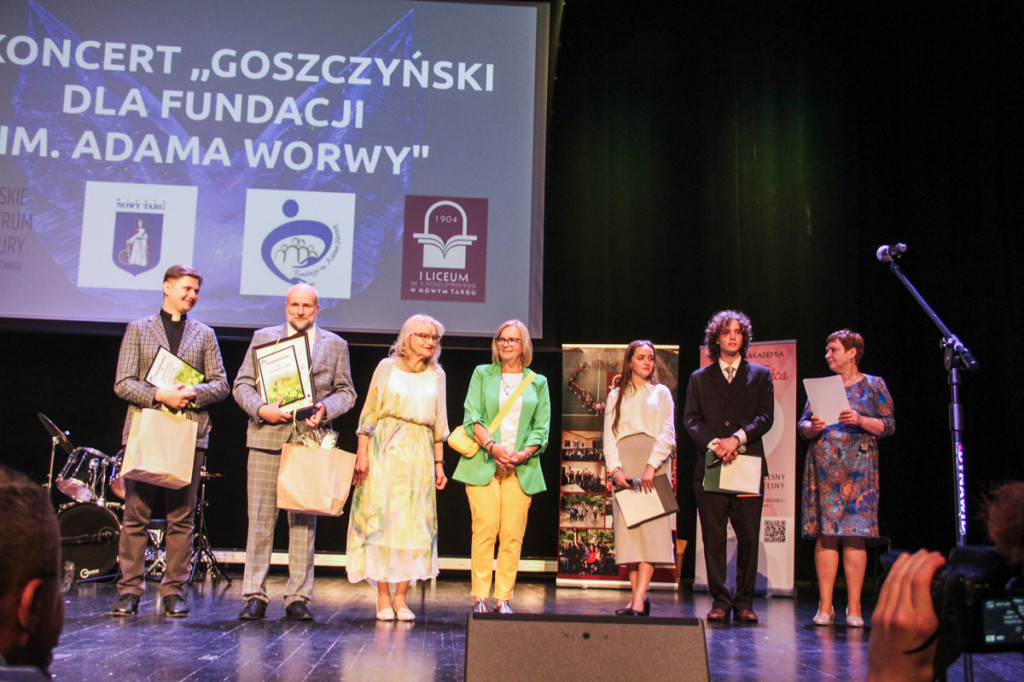 Pola Nadziei i koncert Liceum Goszczyńskiego w MCK-u