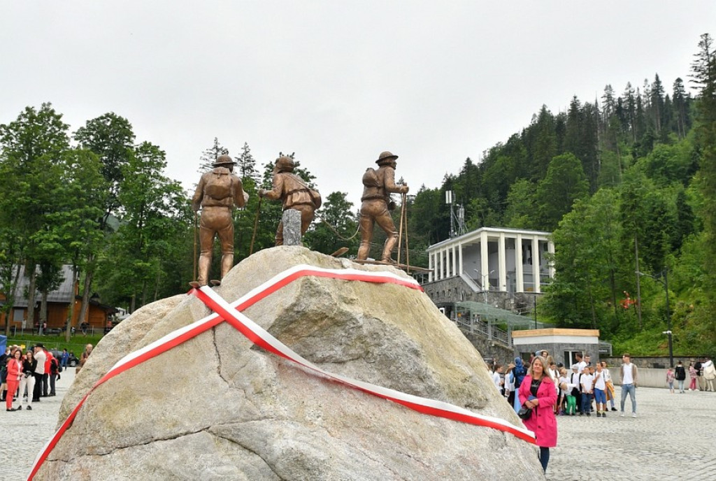 Pomnik Kurierów Tatrzańskich w Kuźnicach