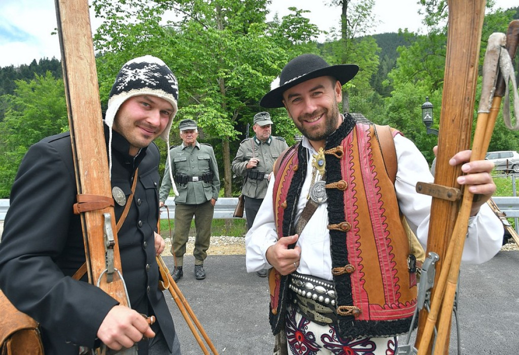Pomnik Kurierów Tatrzańskich w Kuźnicach