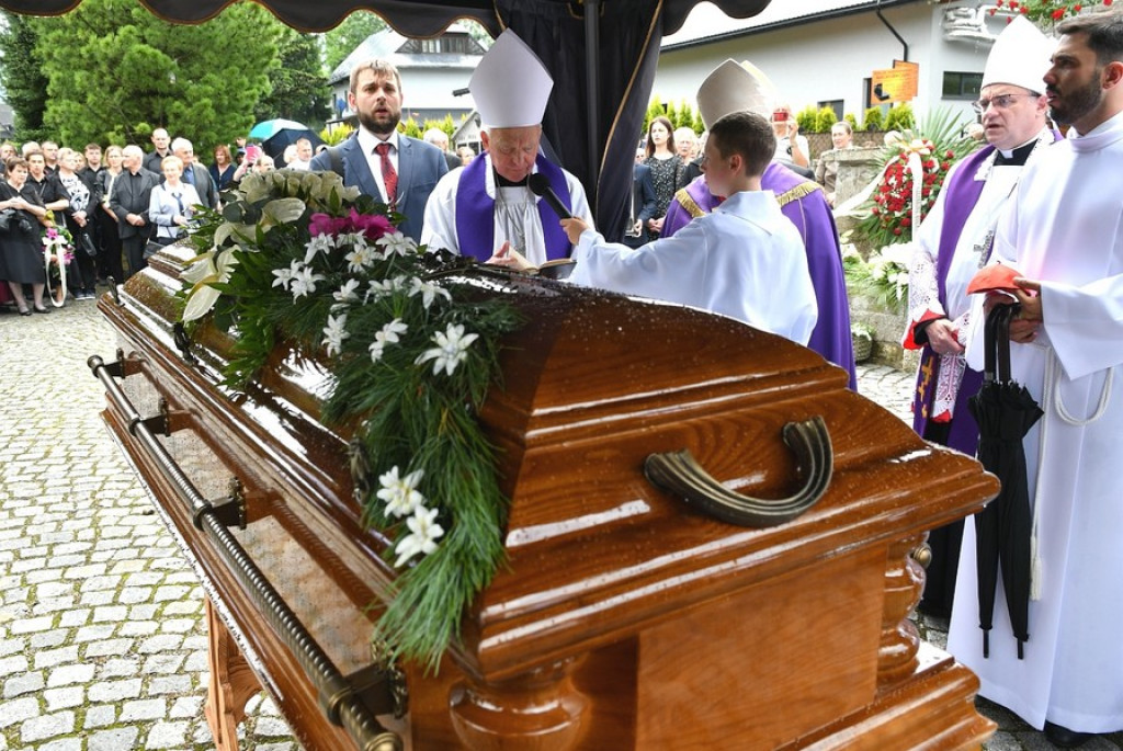 Ostatnia droga księdza Stanisława Szyszki