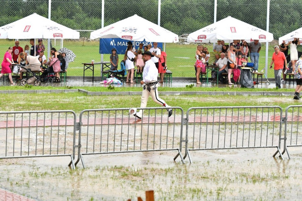 Deszczowe wybory Nośwarniyjsej Gorolecki w Białym Dunajcu