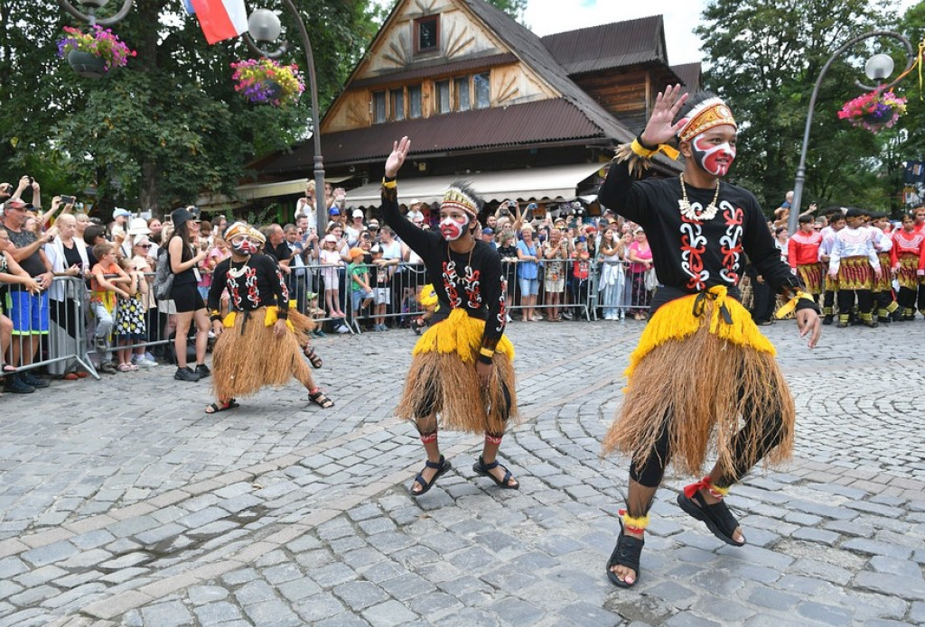 Festiwalowy korowód na Krupówkach