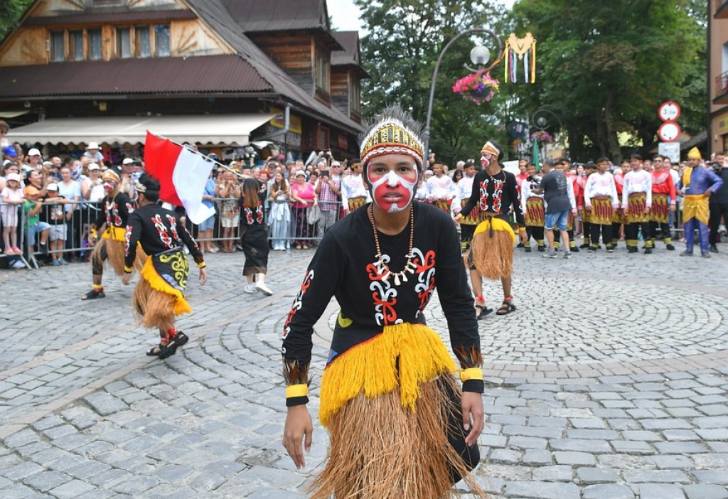 Festiwalowy korowód na Krupówkach