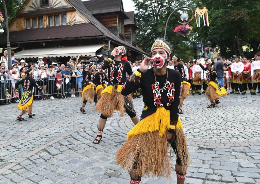 Festiwalowy korowód na Krupówkach