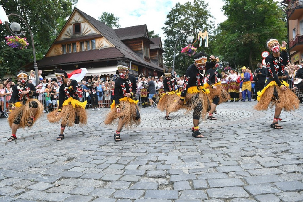 Festiwalowy korowód na Krupówkach