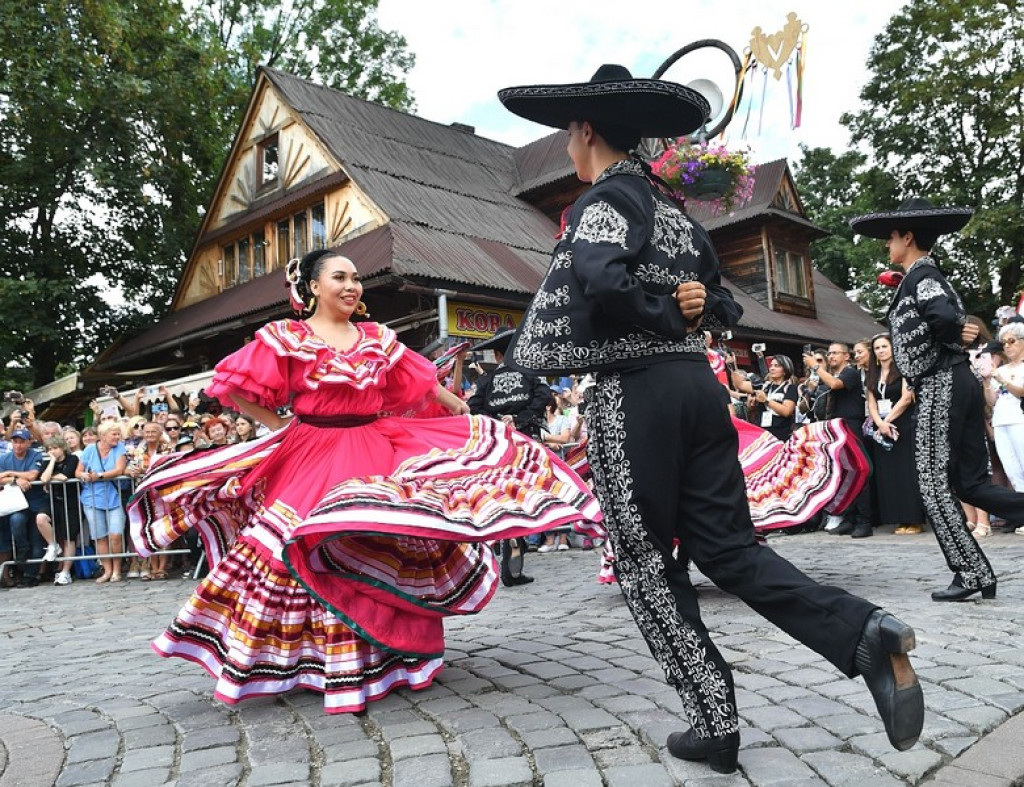 Festiwalowy korowód na Krupówkach