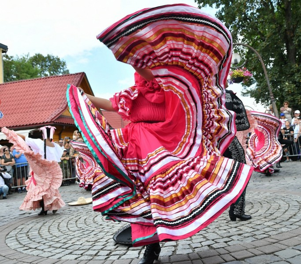 Festiwalowy korowód na Krupówkach