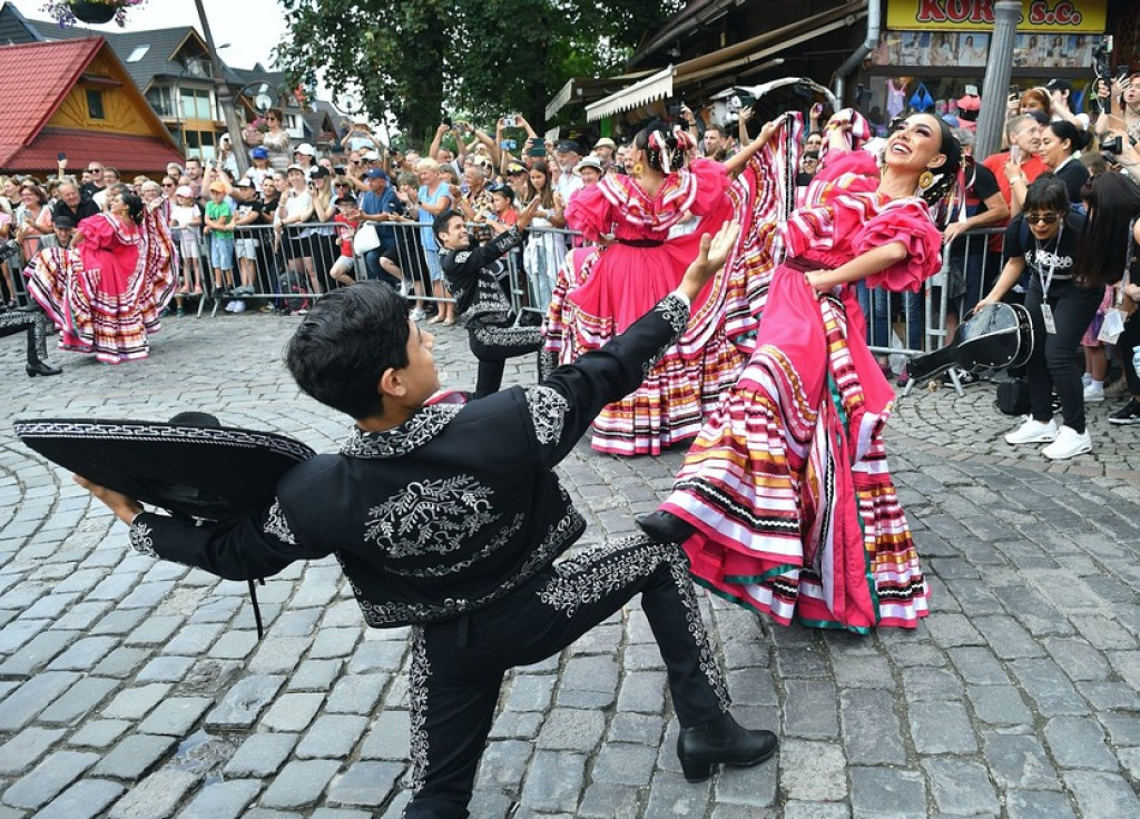 Festiwalowy korowód na Krupówkach