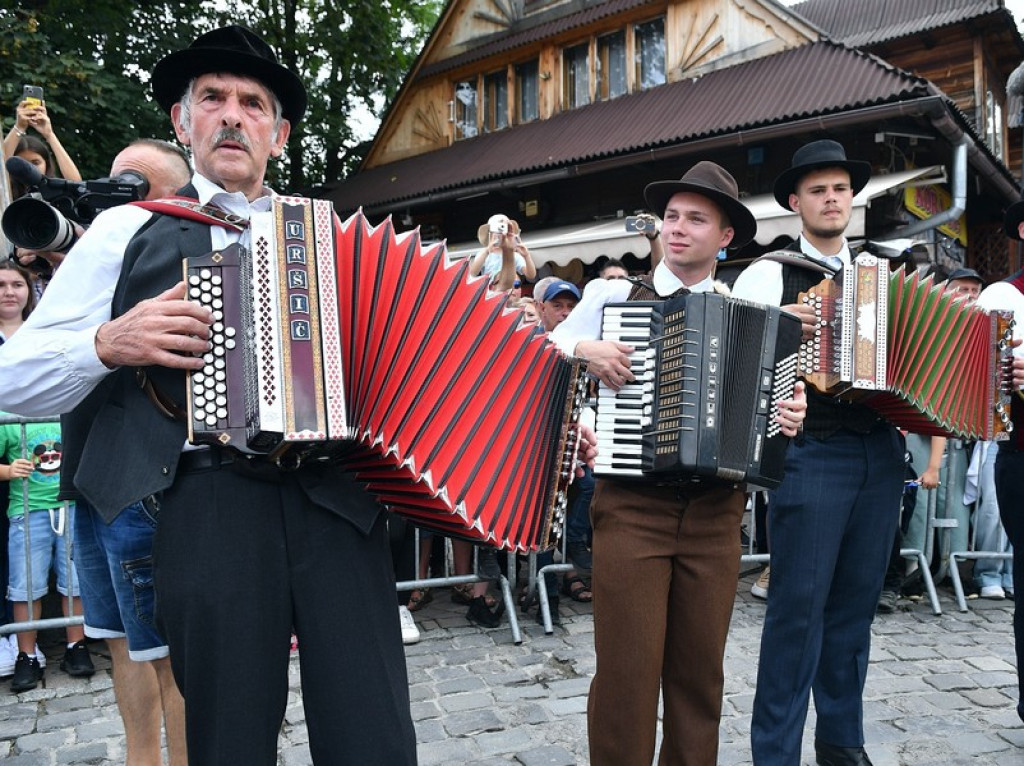 Festiwalowy korowód na Krupówkach