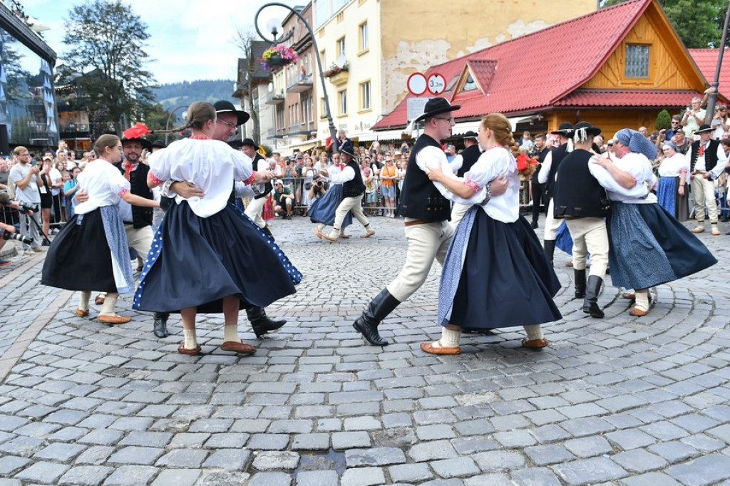 Festiwalowy korowód na Krupówkach