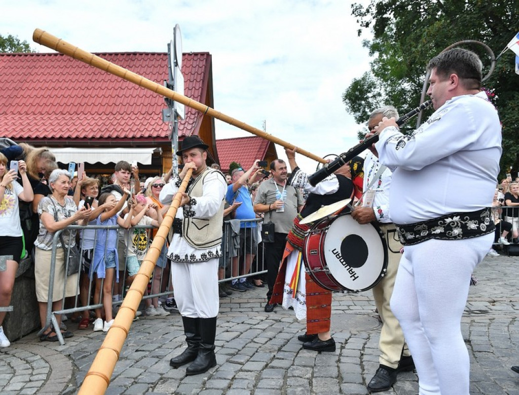 Festiwalowy korowód na Krupówkach