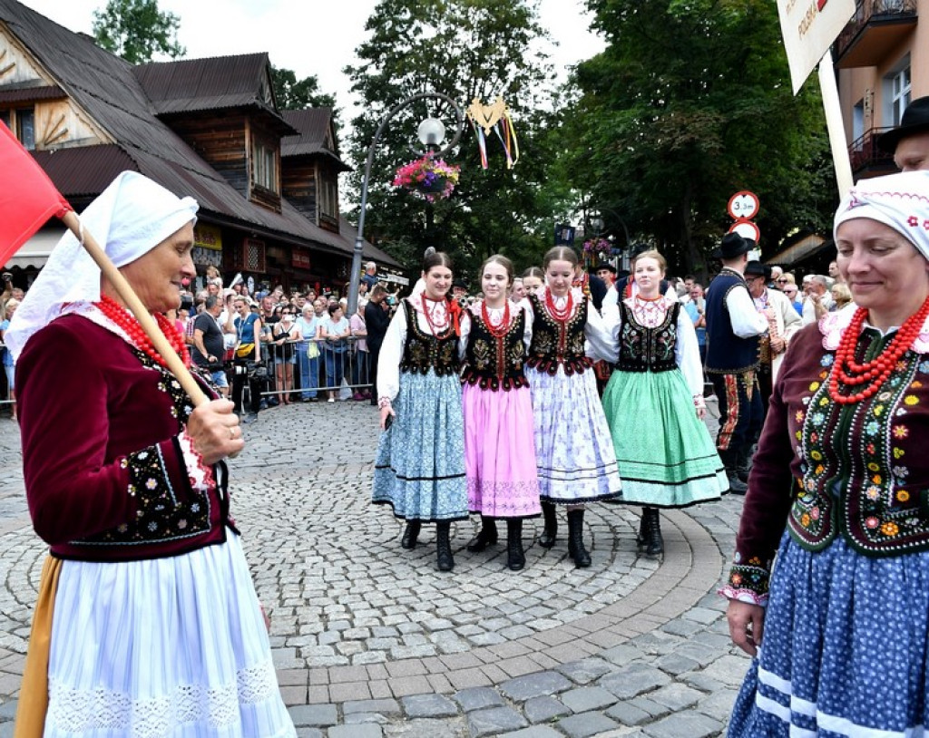 Festiwalowy korowód na Krupówkach