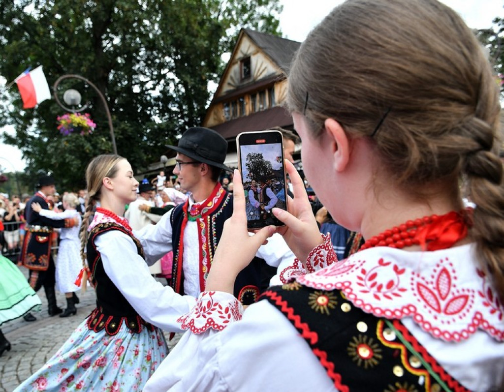 Festiwalowy korowód na Krupówkach