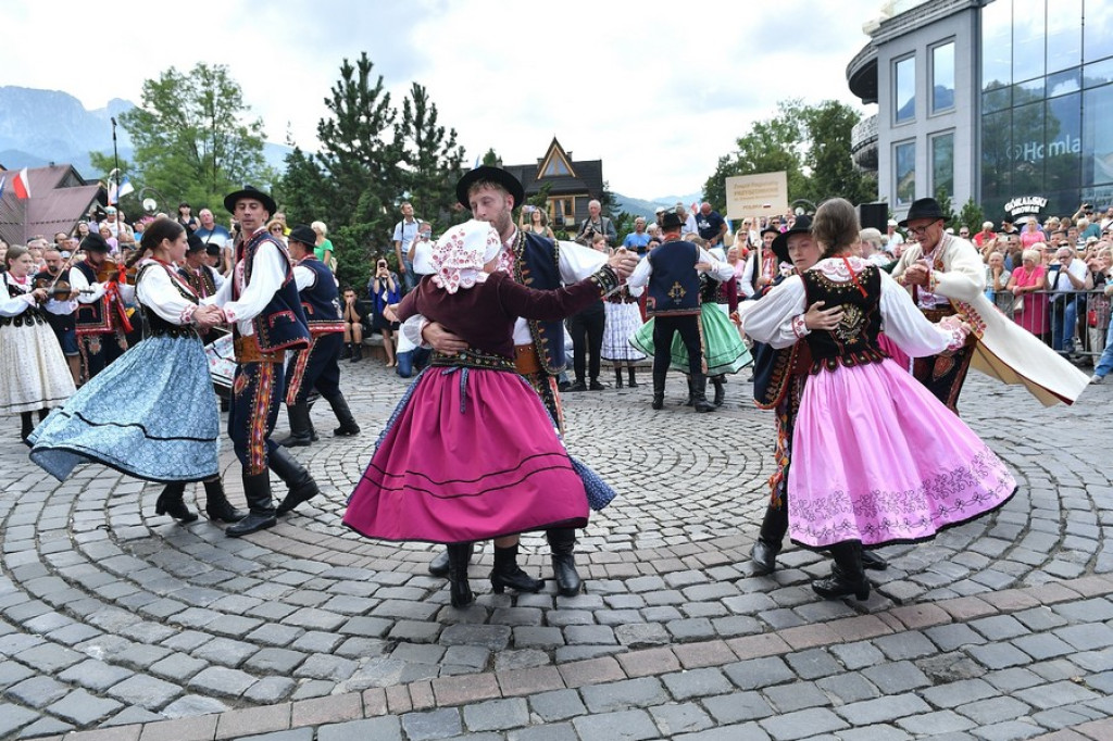 Festiwalowy korowód na Krupówkach