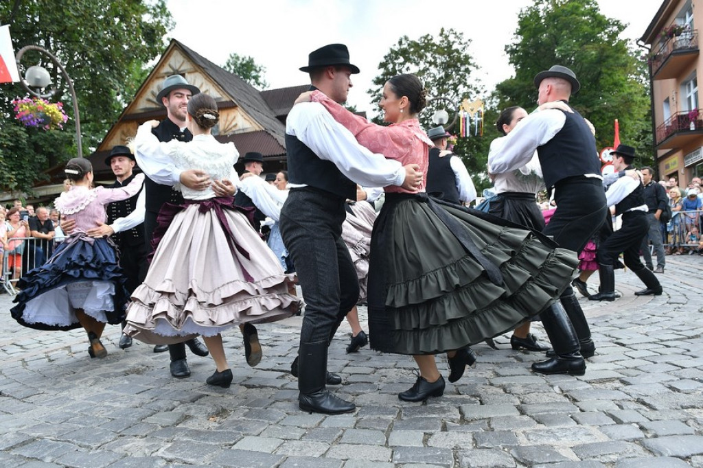 Festiwalowy korowód na Krupówkach