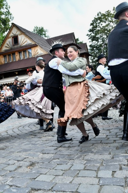 Festiwalowy korowód na Krupówkach