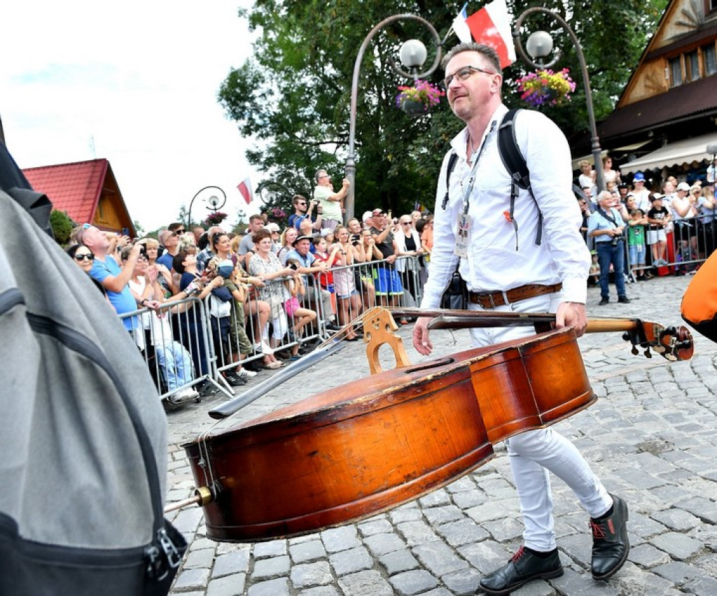 Festiwalowy korowód na Krupówkach