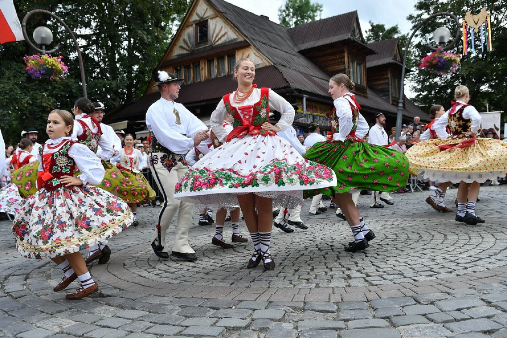 Festiwalowy korowód na Krupówkach