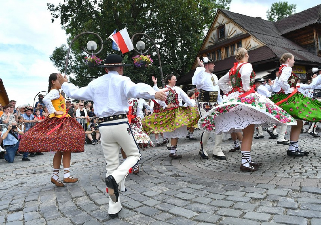 Festiwalowy korowód na Krupówkach