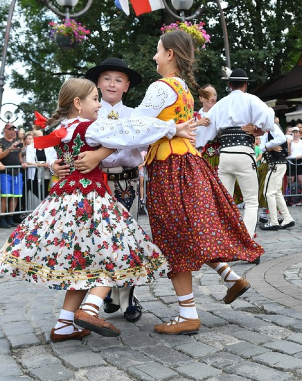 Festiwalowy korowód na Krupówkach