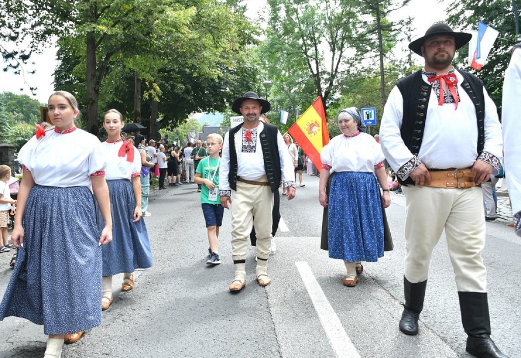 Festiwalowy korowód na Krupówkach