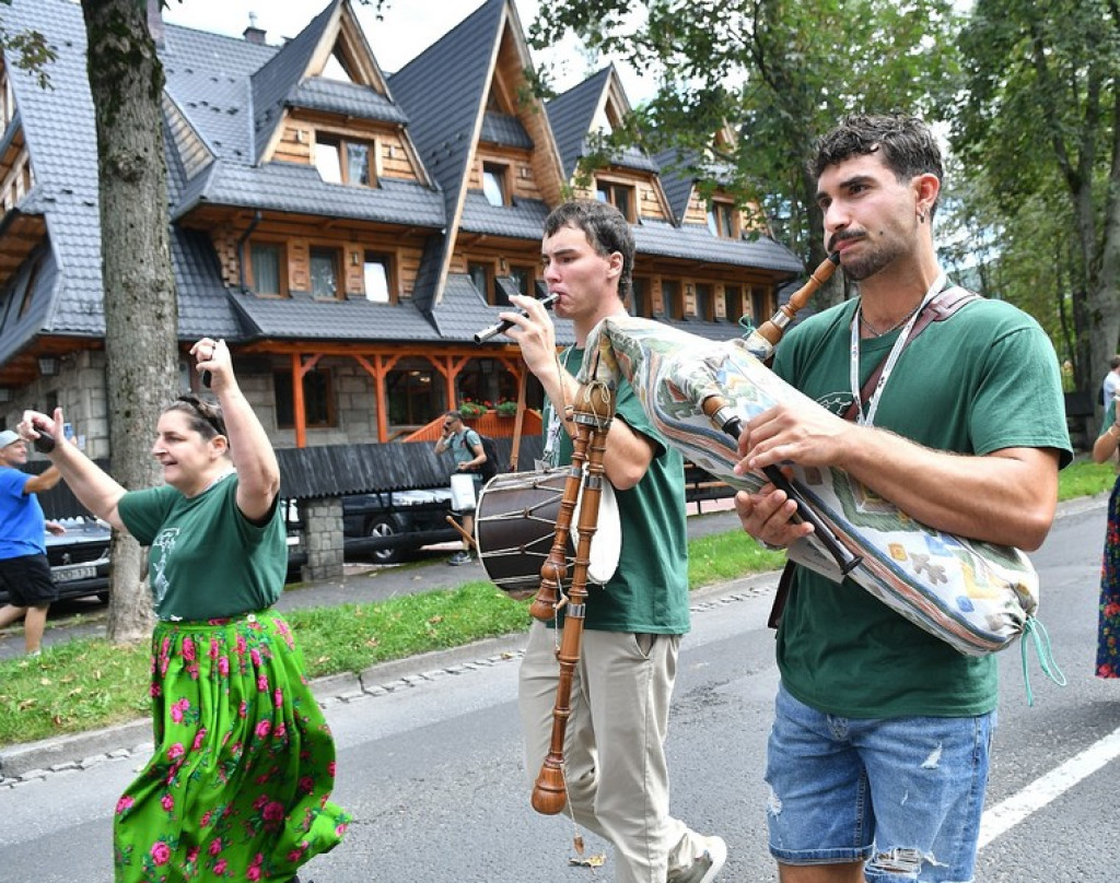 Festiwalowy korowód na Krupówkach