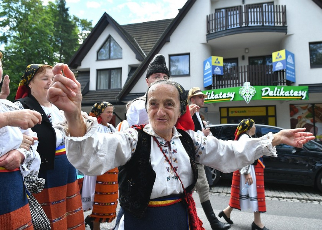Festiwalowy korowód na Krupówkach