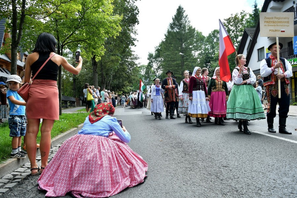 Festiwalowy korowód na Krupówkach