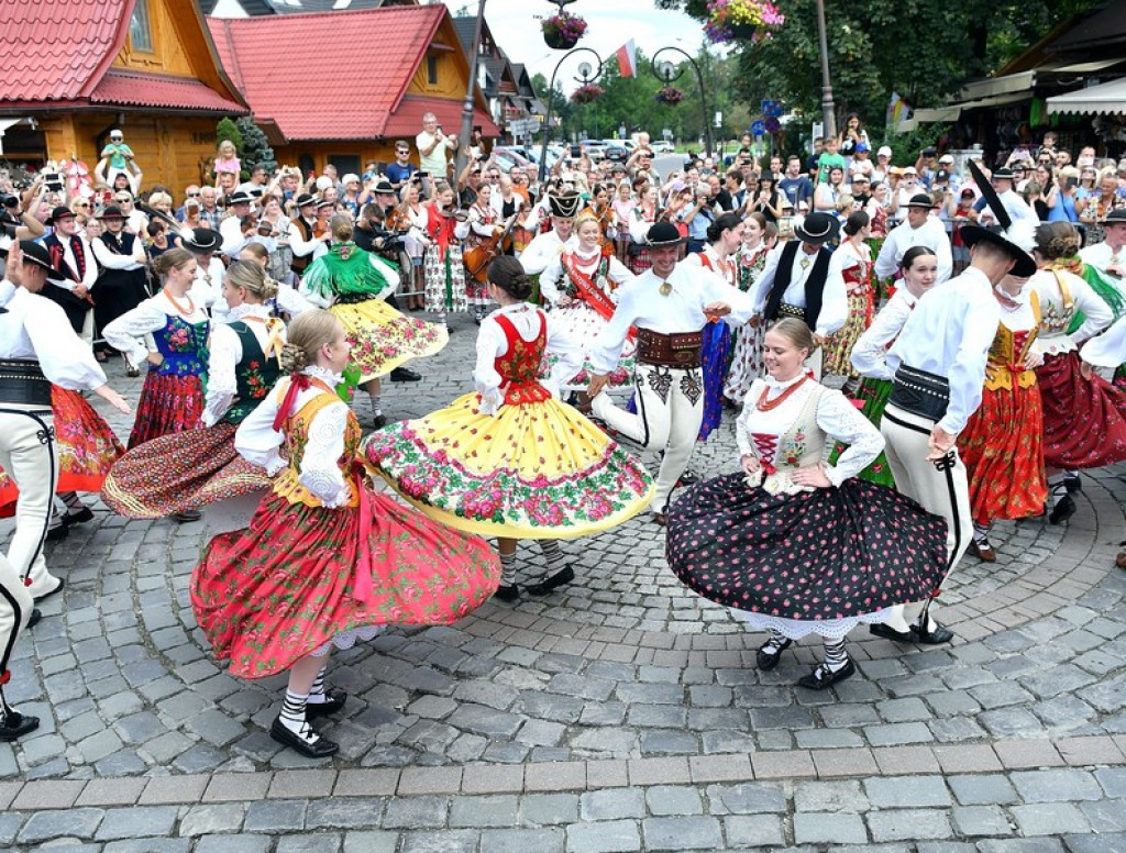 Festiwalowy korowód na Krupówkach