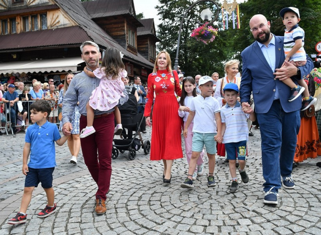 Festiwalowy korowód na Krupówkach
