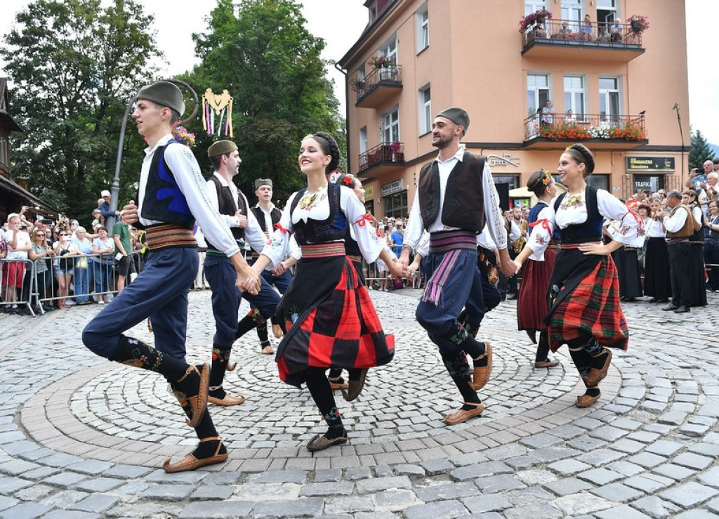 Festiwalowy korowód na Krupówkach
