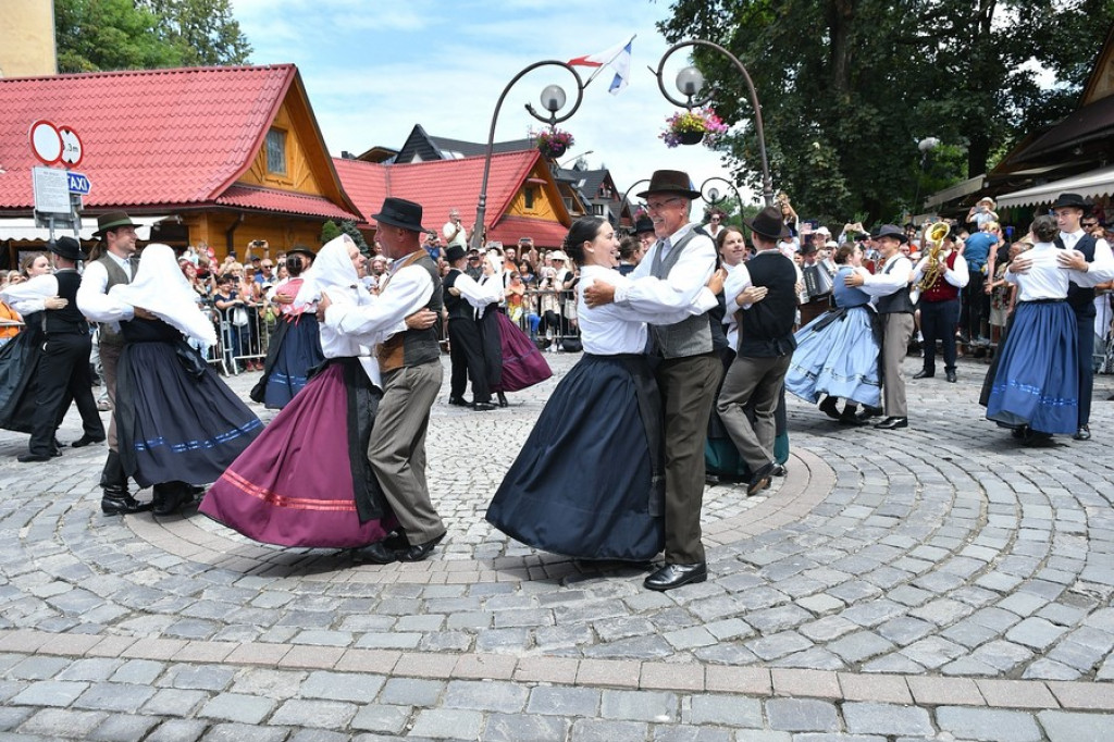 Festiwalowy korowód na Krupówkach