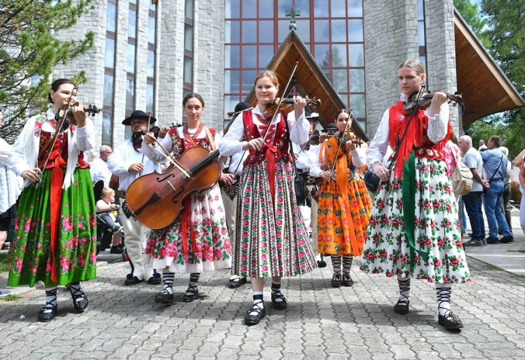 Festiwalowy korowód na Krupówkach