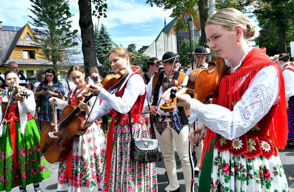 Festiwalowy korowód na Krupówkach