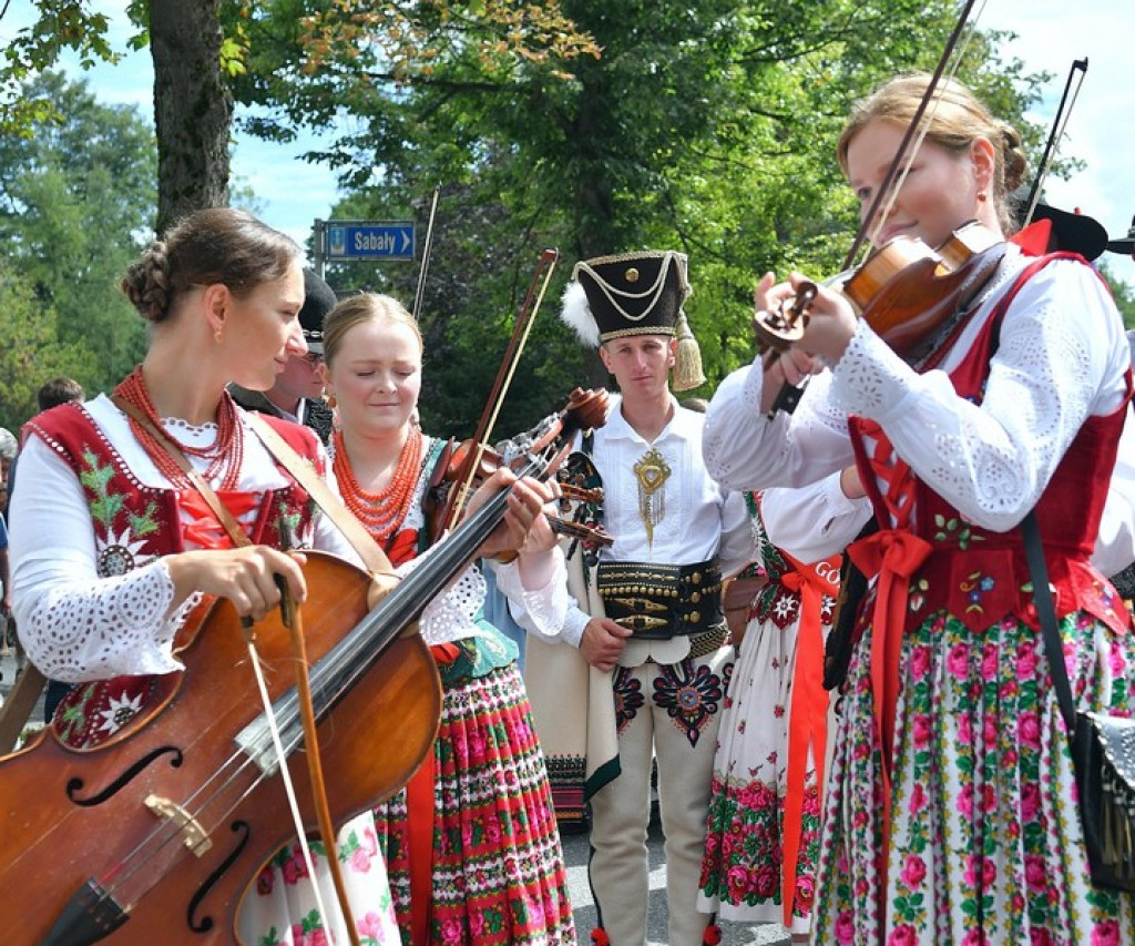 Festiwalowy korowód na Krupówkach