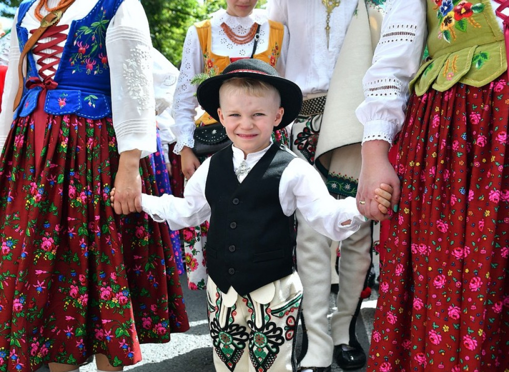 Festiwalowy korowód na Krupówkach