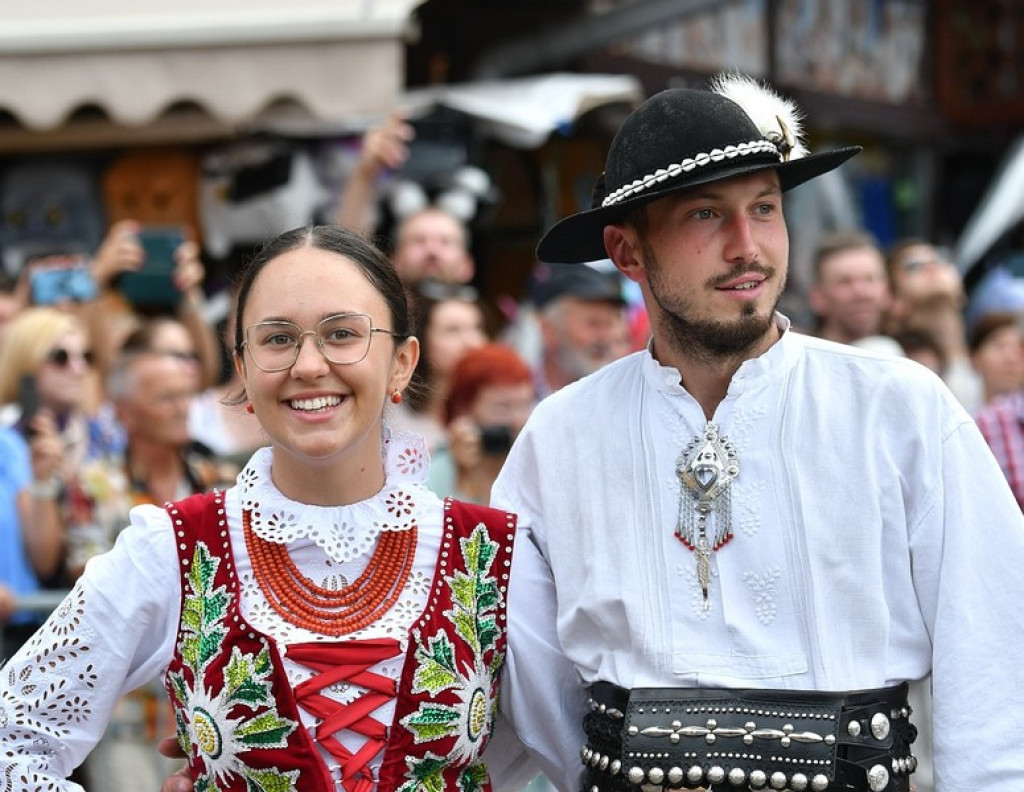 Festiwalowy korowód na Krupówkach