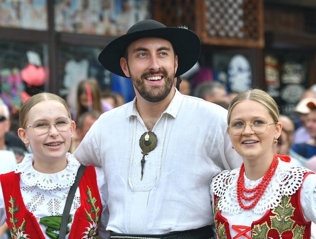 Festiwalowy korowód na Krupówkach