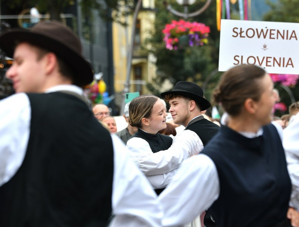 Festiwalowy korowód na Krupówkach