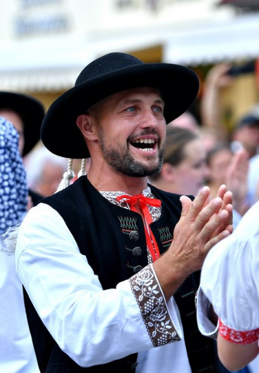 Festiwalowy korowód na Krupówkach