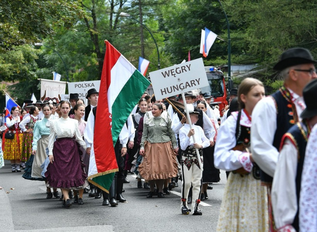 Festiwalowy korowód na Krupówkach