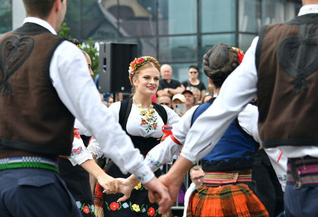 Festiwalowy korowód na Krupówkach